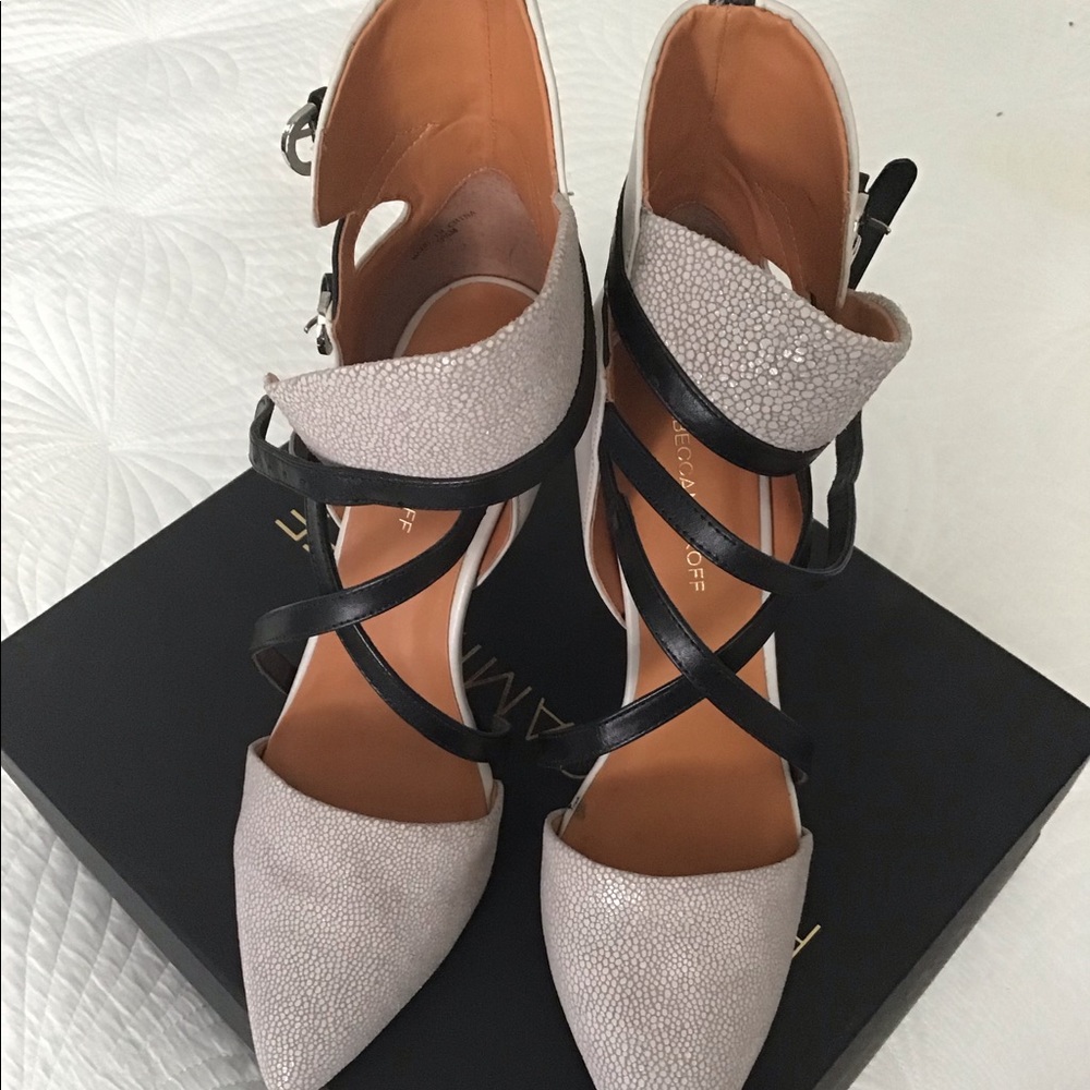 Pale grey Stingray print leather shoes 3”1/2 - 4”